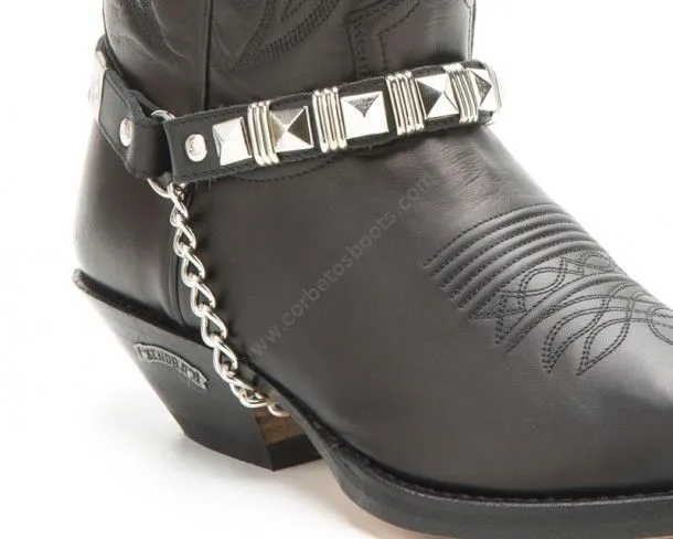 Arneses rockeros Sendra cuero negro con tachuelas estilo heavy