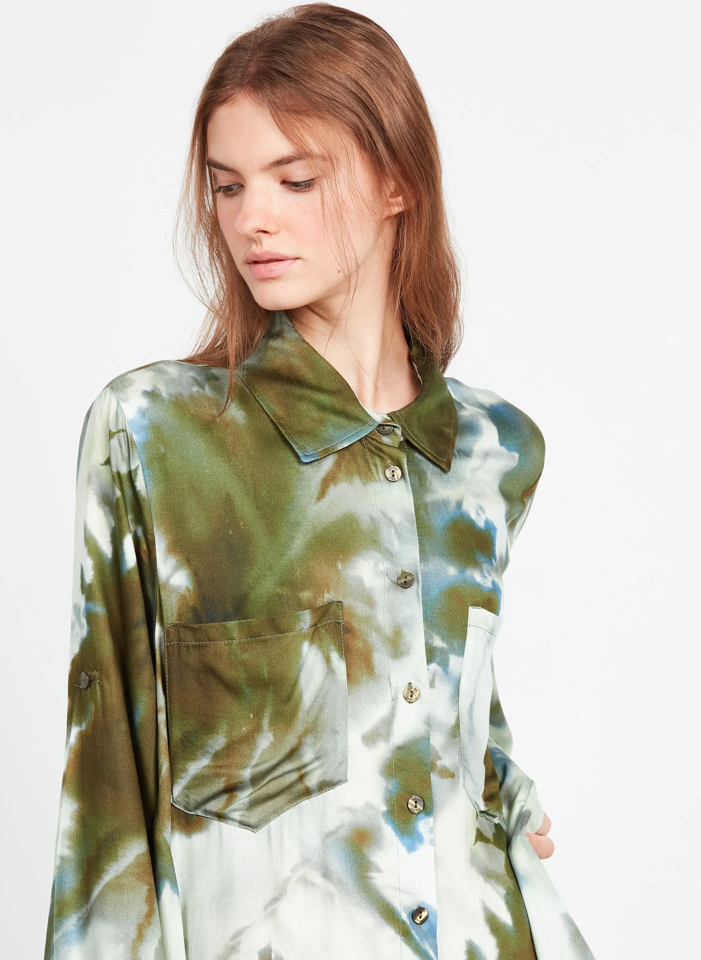 Vestido largo con cuello clásico en verde